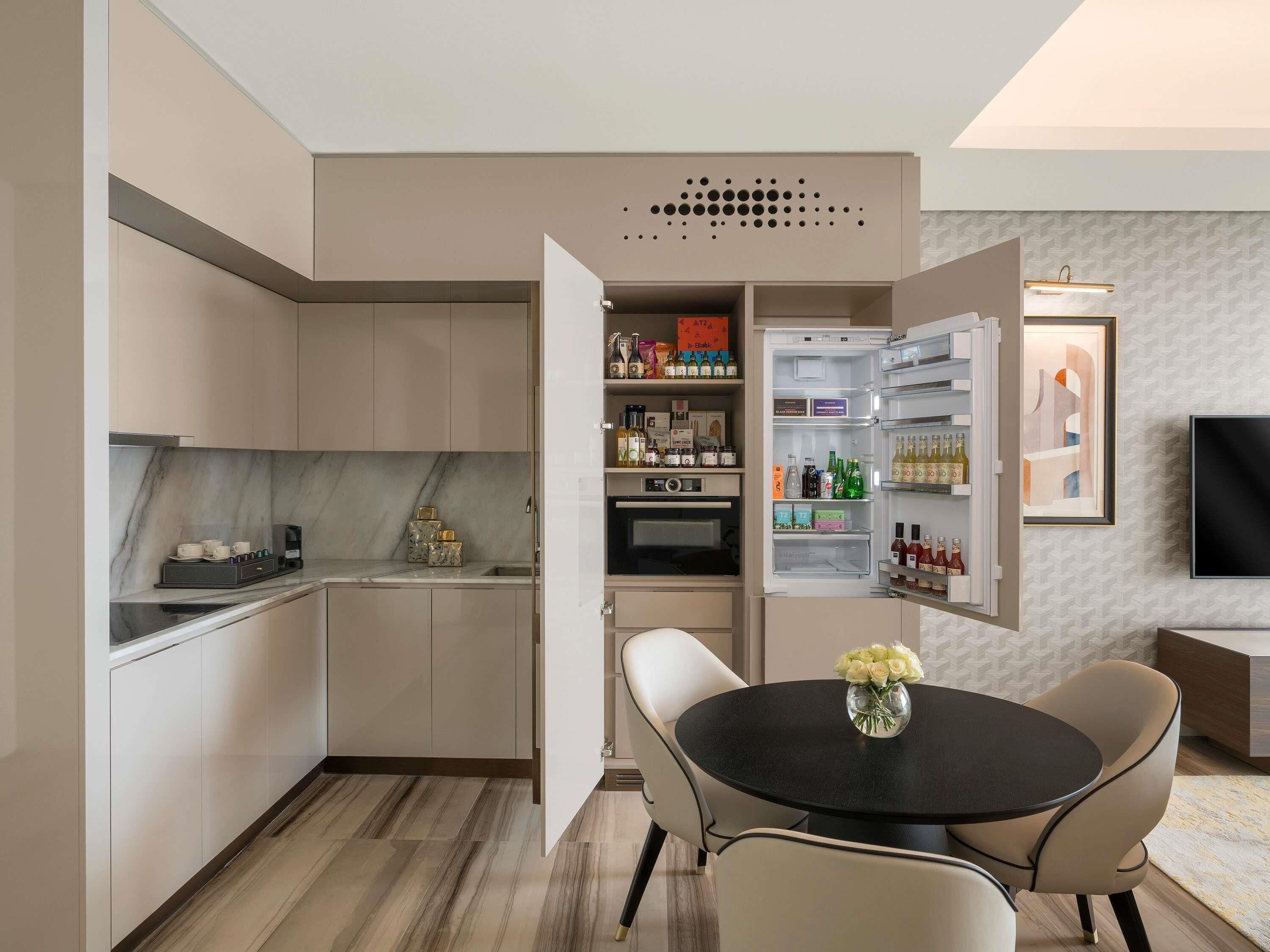 Luxe beddengoed, donzen dekbedden, pillowtop-bedden, een minibar