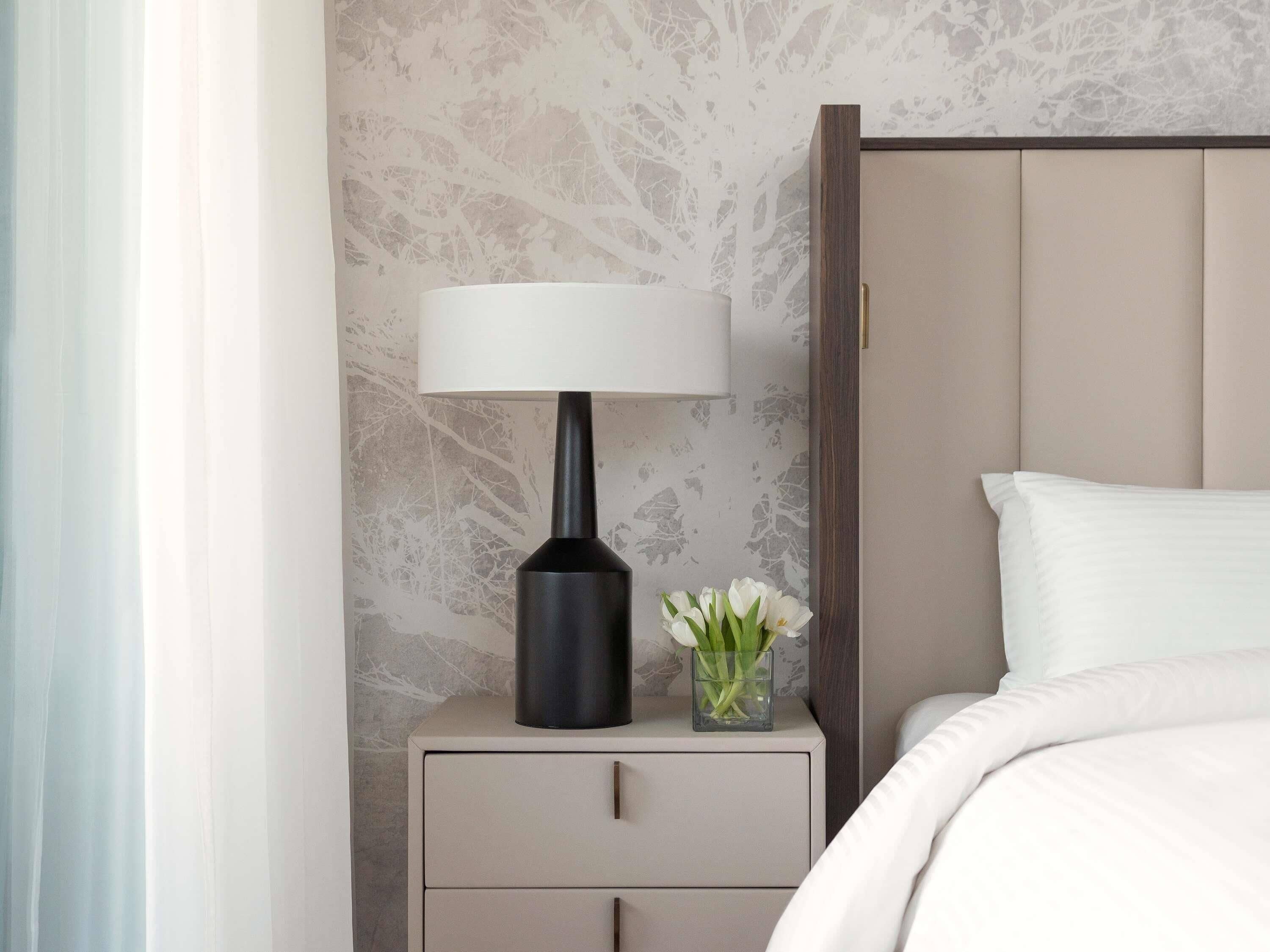 Hochwertige Bettwaren, Daunenbettdecken, Pillowtop-Betten, Minibar