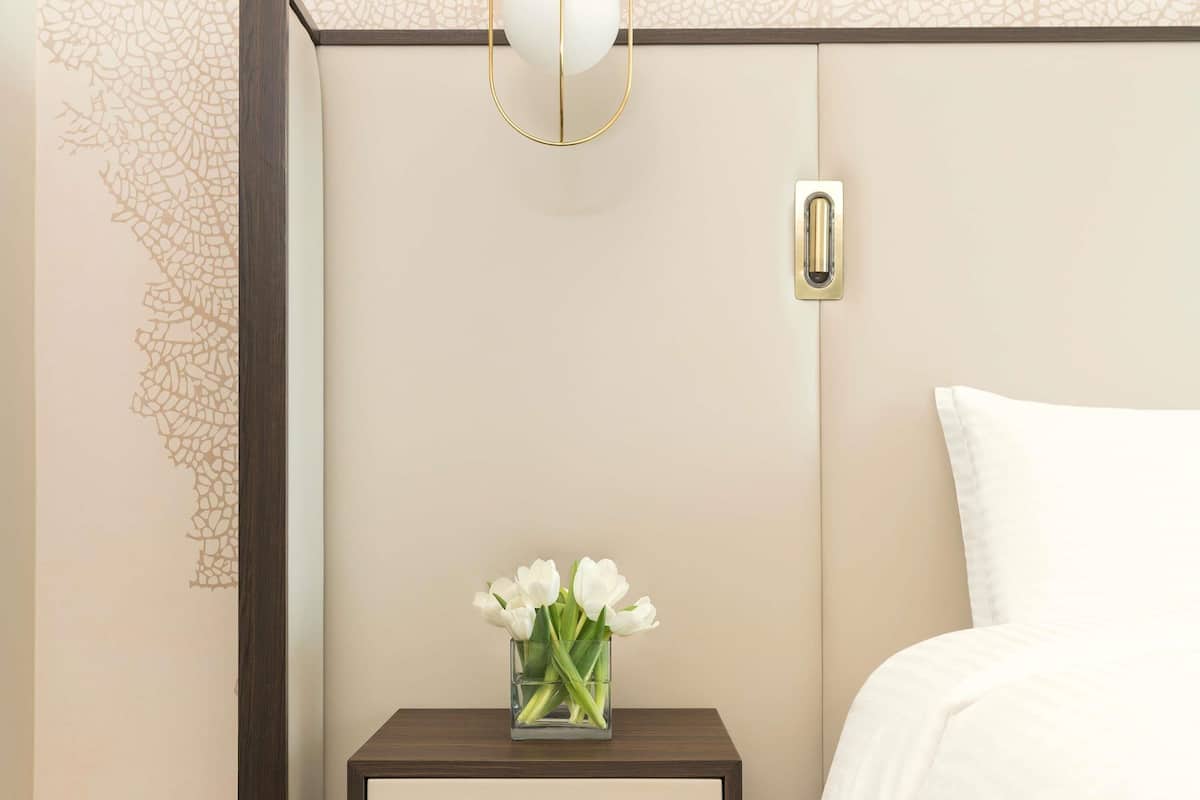 1 bedroom, premium bedding, down comforters, pillowtop beds