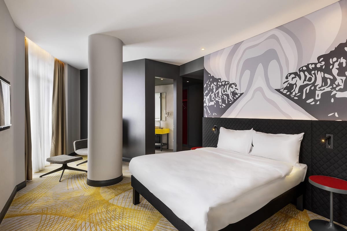 Perhehuone | Egyptinpuuvillaiset lakanat, ylelliset vuodevaatteet, minibaari