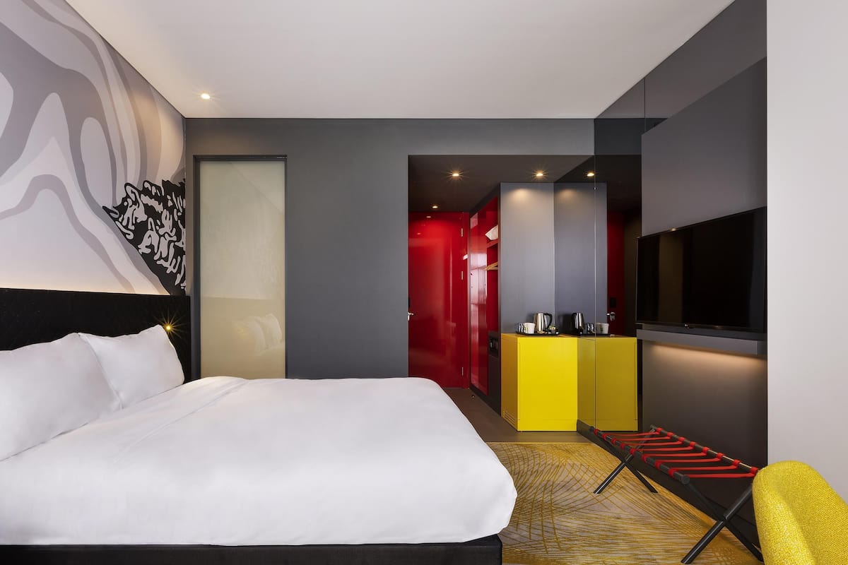 Egyptian cotton sheets, premium bedding, minibar, in-room safe