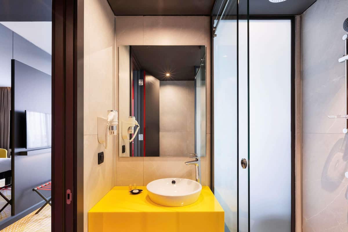 Sábanas de algodón egipcio, ropa de cama de alta calidad y minibar