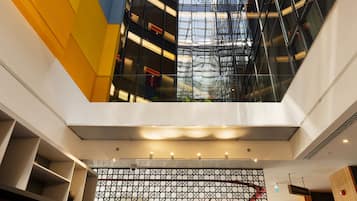 Coin salon dans le hall