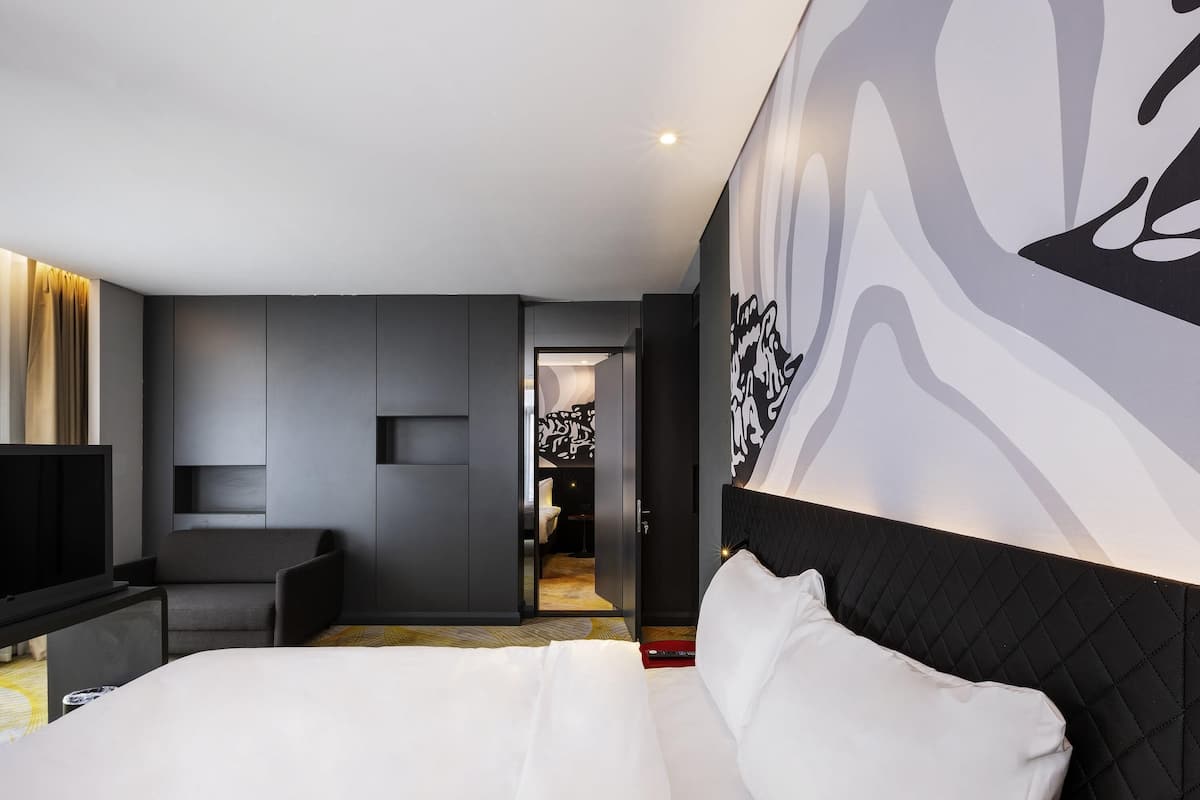 Superior Double Room, 1 Double Bed with Sofa bed | Egyptian cotton sheets, premium bedding, minibar, in-room safe