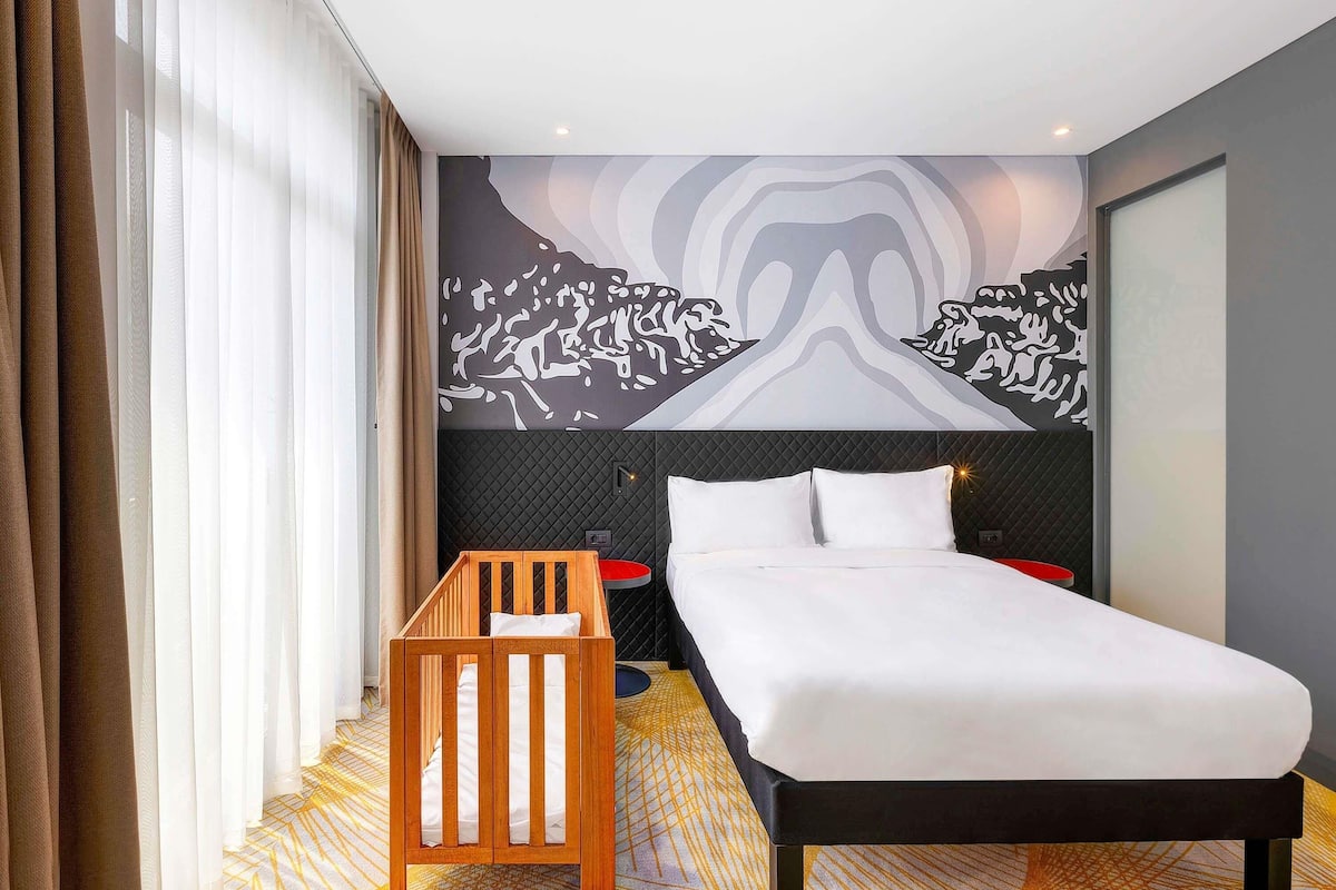 Egyptian cotton sheets, premium bedding, minibar, in-room safe