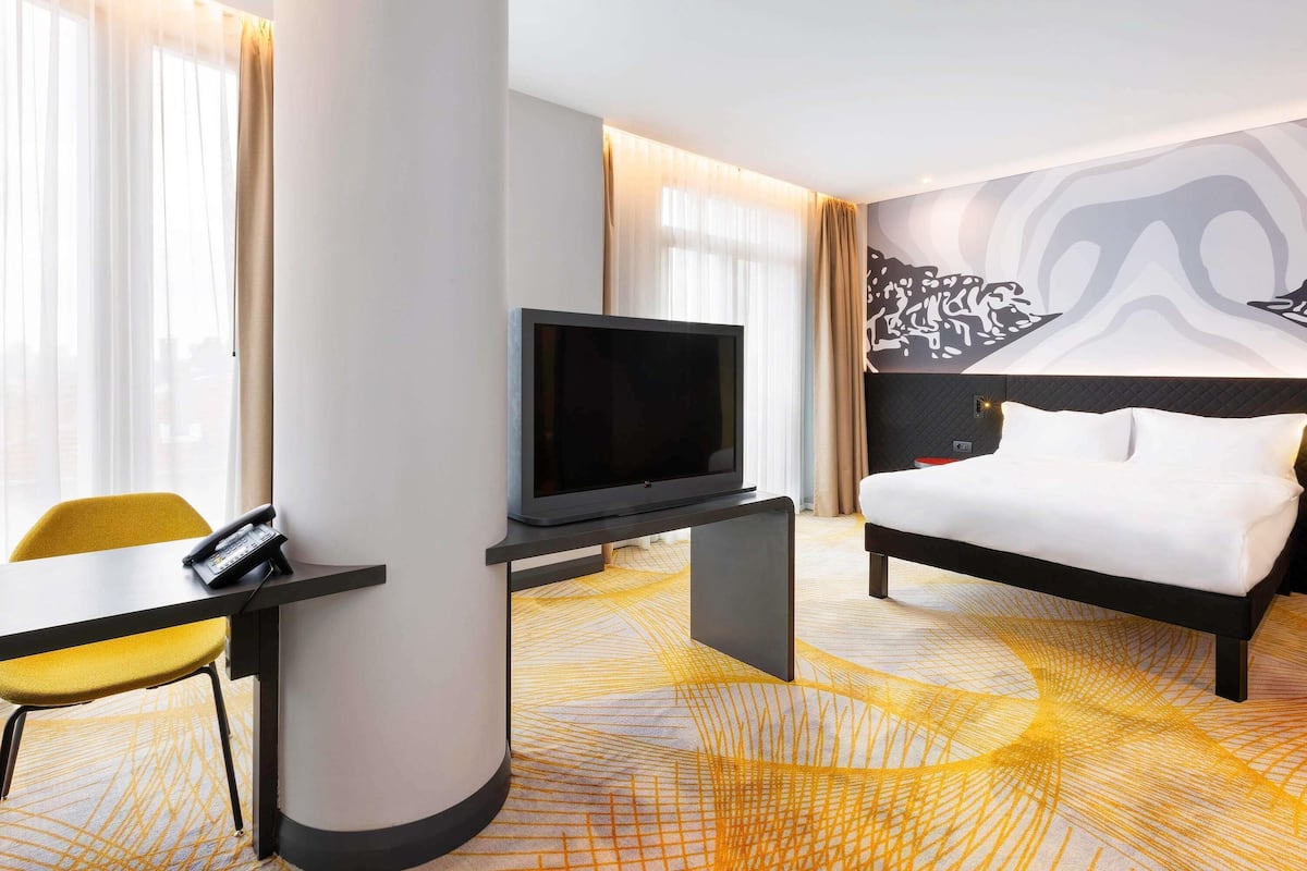 Habitación doble superior, 1 cama matrimonial | Sábanas de algodón egipcio, ropa de cama de alta calidad y minibar