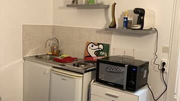 Fridge, microwave, stovetop, coffee/tea maker