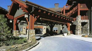 Unclassified image, 2 of 6, button - Ritz Carlton Luxury 3 Bedroom (Aspen)