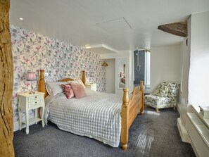 1 bedroom, travel crib, free WiFi, bed sheets - Hartford Cottage (South Molton)