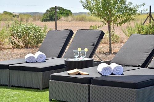 Small, comfortably furnished finca just 4.5 km from the sandy beach of Es Trenc