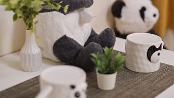 Apartment, Non Smoking | In-room dining