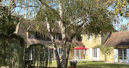 Grande maison, piscine chauffée, jacuzzi sur une propriété de 4 hectares