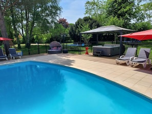 Piscine extérieure, piscine chauffée