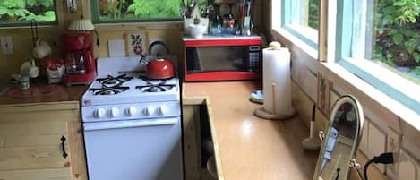 Refrigerador, microondas, horno, placa de cocina