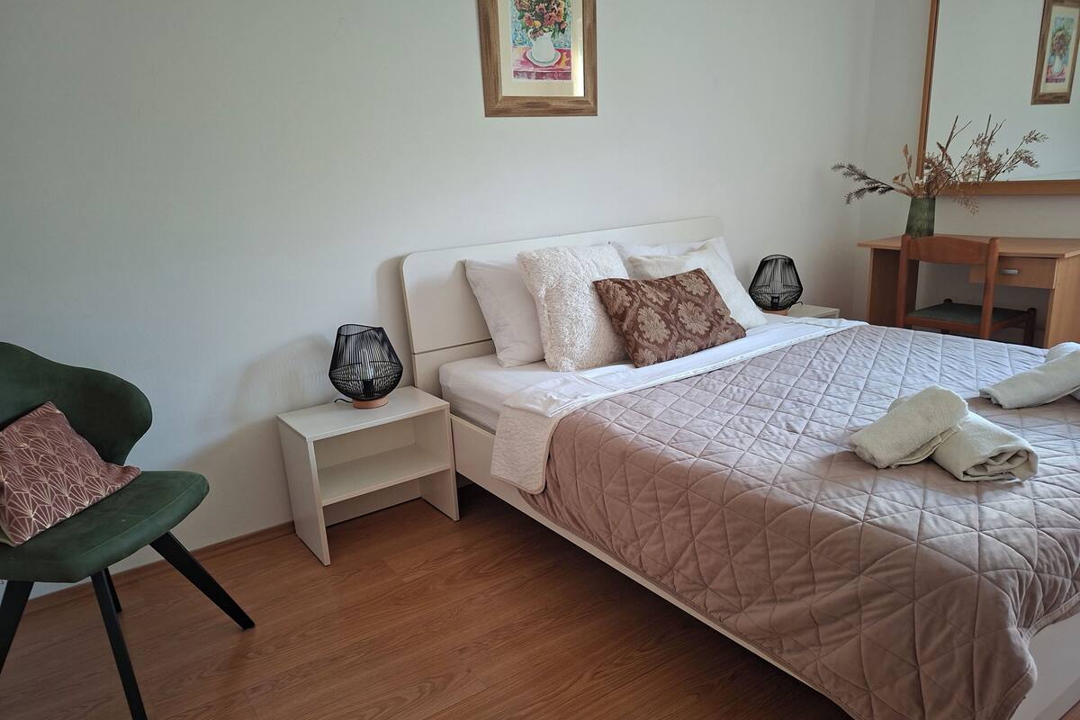 Comfort Apartment, 2 Bedrooms, Balcony | WiFi (free), bed sheets