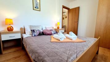 Apartment, 2 Bedrooms, Balcony | Free WiFi, bed sheets