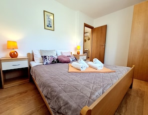 Appartement, 2 chambres, balcon | Wi-Fi gratuit, draps fournis