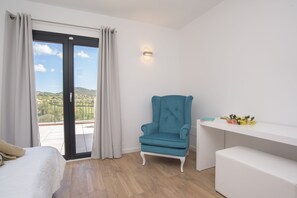 3 bedrooms, in-room safe, iron/ironing board, free WiFi