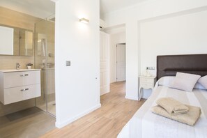 3 bedrooms, in-room safe, iron/ironing board, free WiFi