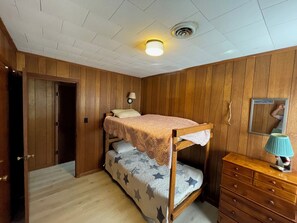 3 bedrooms, free WiFi, bed sheets