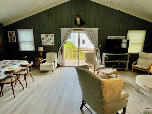 3BR Cottage – 3rd Row – Screened Porch & Outdoor Shower