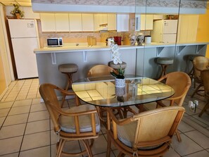 Dining - Beach Front Condo on PC Beach PW2 !! (Panama City Beach)