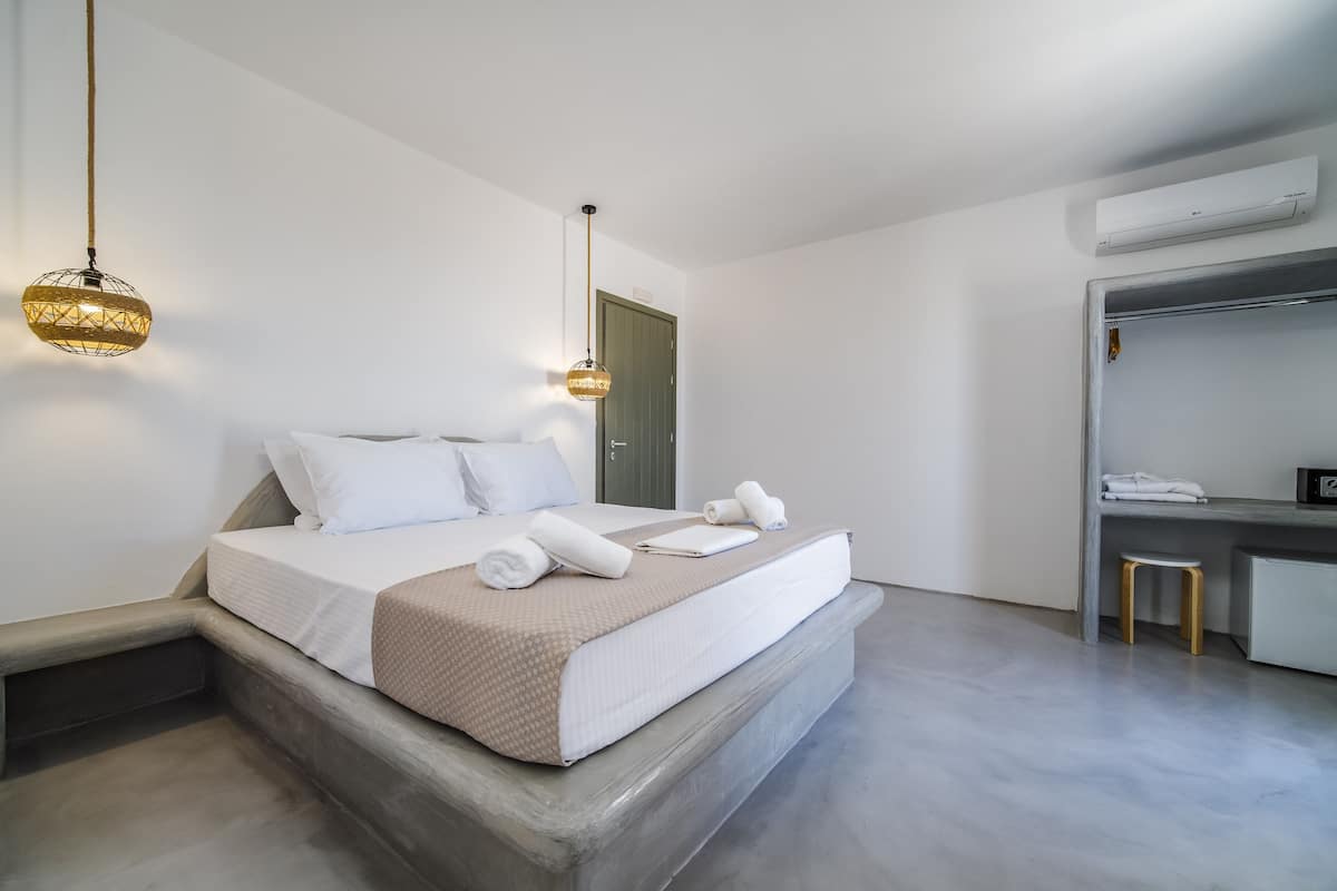 Suite de luna de miel, hidromasaje | 1 habitación y caja de seguridad en la habitación