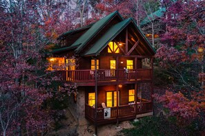 Exterior - Jacuzzi | 2 Kings | Games | Pool | Fireplace | BBQ (Sevierville)