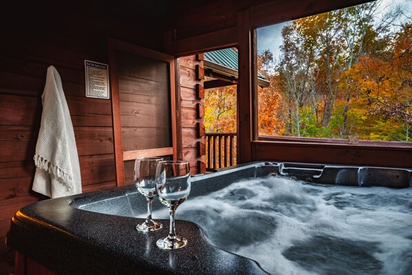 Interior - Jacuzzi | 2 Kings | Games | Pool | Fireplace | BBQ (Sevierville)