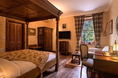 Robert Burn Suite - A Four Poster Bed