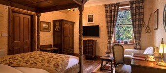 Robert Burn Suite - A Four Poster Bed