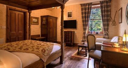 Robert Burn Suite - A Four Poster Bed