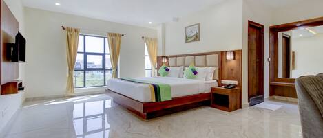 Deluxe Room | Desk, iron/ironing board, rollaway beds, free WiFi