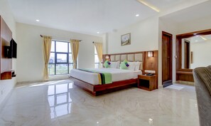 Desk, iron/ironing board, rollaway beds, free WiFi - Treebo The Meridian (Chikkamagaluru)