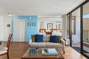 Smart TV - Welcome To Unit #1504! Popular Vacation Rental! Parking & WiFi Included! (Honolulu)
