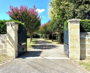 Property grounds - Exceptionnel Proche Bordeaux Maison de Charme Jacuzzi Sauna Piscine Privatifs (Cubnezais)