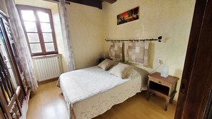 1 bedroom, travel crib, free WiFi