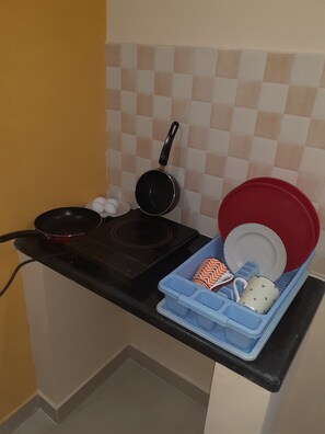 Stovetop, cookware/dishes/utensils