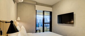Studio | 1 bedroom, in-room safe, desk, laptop workspace