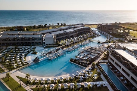 Pool. Euphoria Resort