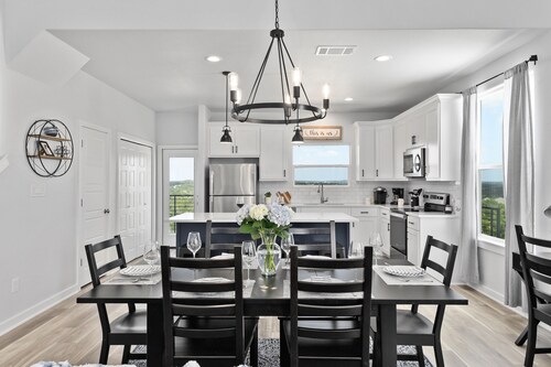 Modern Hill Country Farmhouse - Amazing Views!!!