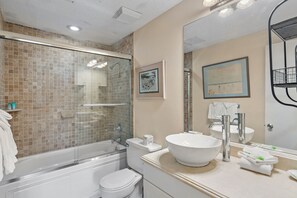 Shower - Enjoy beachfront living during your stay at this 2-bedroom, 2-bathroom rental (Destin)