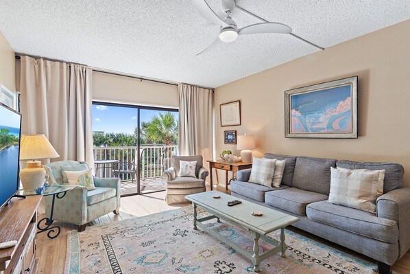 Living area - Enjoy beachfront living during your stay at this 2-bedroom, 2-bathroom rental (Destin)