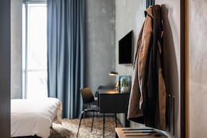 Family Room, Connecting Rooms