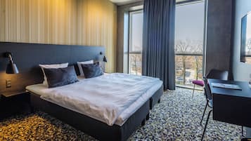 Desk, cribs/infant beds, free WiFi, bed sheets