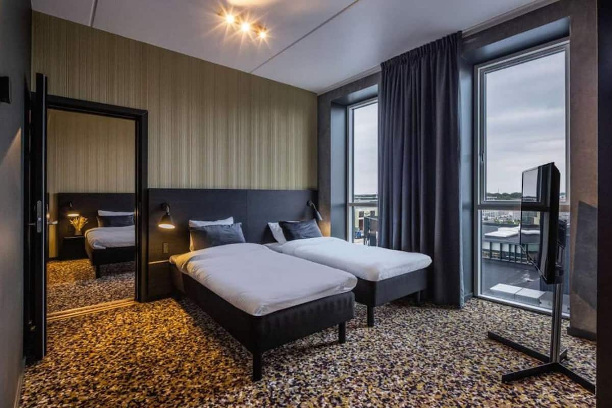 family room, connecting rooms | 1 bedroom, desk, cots/infant beds, free wifi