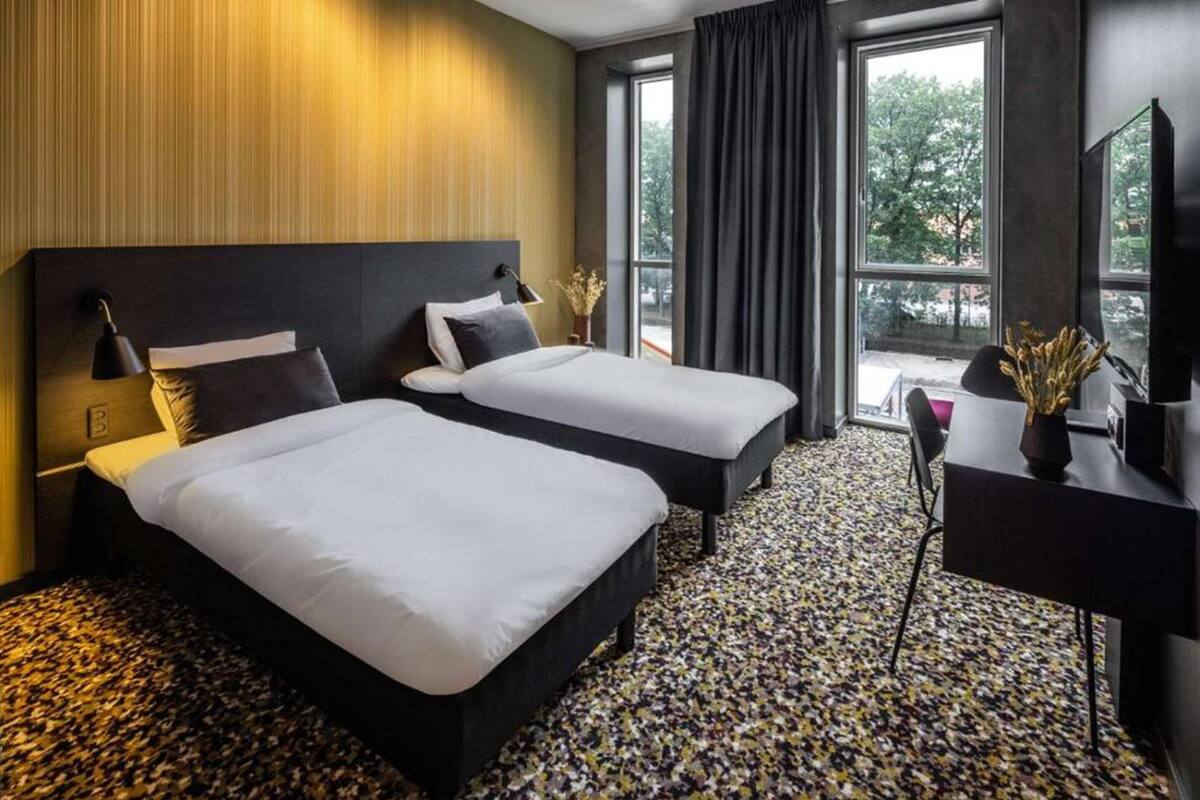 double room, 2 single beds | 1 bedroom, desk, cots/infant beds, free wifi