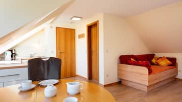Studio Apartment | In-room dining