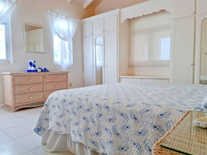 2 habitaciones, escritorio, tabla de planchar con plancha y wifi gratis 