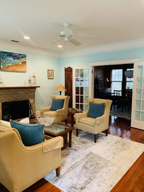 Smart TV, computer monitors